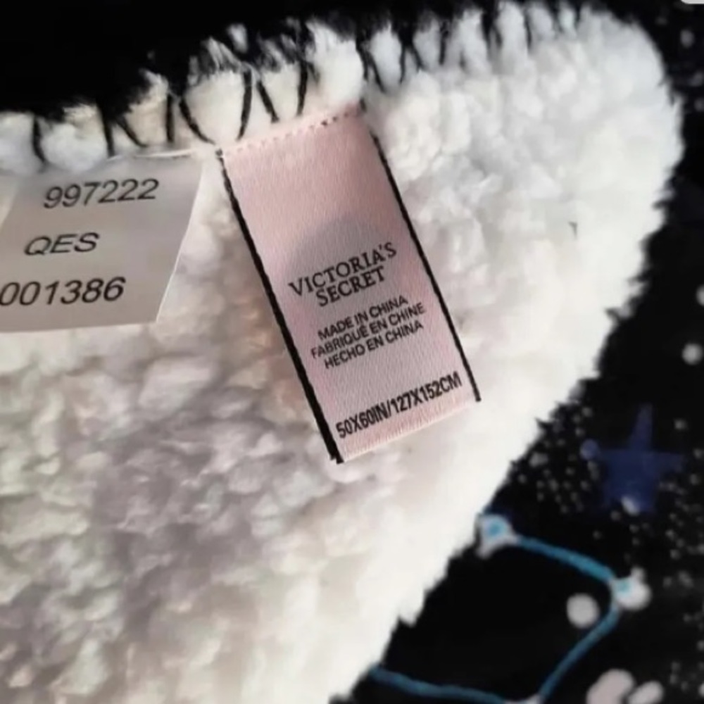 Rare & NWT Victoria’s Secret Galaxy Celestial Sherpa Throw Blanket - Picture 6 of 12